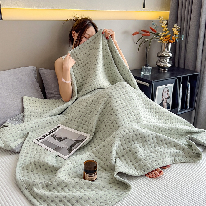 91家纺网 家纺一手货源 找家纺 世纪绒品 2025新款A类全棉纯棉三层纱多功能毛巾被盖毯床单夏被夏凉被空调被 时光-淡绿