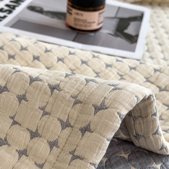 91家纺网 家纺一手货源 找家纺 世纪绒品 2025新款A类全棉纯棉三层纱多功能毛巾被盖毯床单夏被夏凉被空调被 时光-卡其