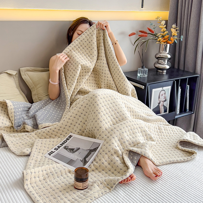 91家纺网 家纺一手货源 找家纺 世纪绒品 2025新款A类全棉纯棉三层纱多功能毛巾被盖毯床单夏被夏凉被空调被 时光-卡其