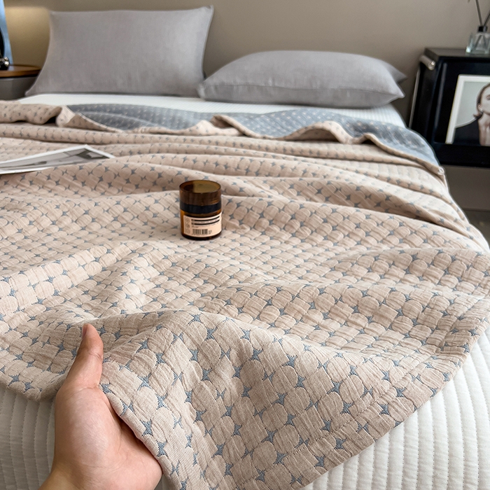 91家纺网 家纺一手货源 找家纺 世纪绒品 2025新款A类全棉纯棉三层纱多功能毛巾被盖毯床单夏被夏凉被空调被 时光-浅咖