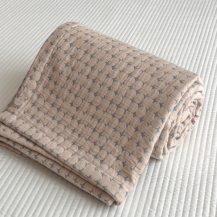 91家纺网 家纺一手货源 找家纺 世纪绒品 2025新款A类全棉纯棉三层纱多功能毛巾被盖毯床单夏被夏凉被空调被 时光-浅咖