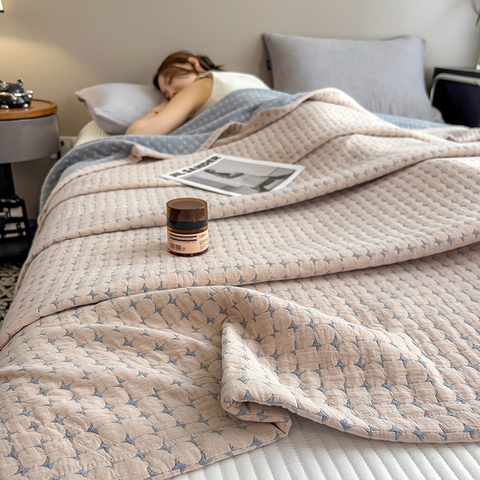 91家纺网 家纺一手货源 找家纺 世纪绒品 2025新款A类全棉纯棉三层纱多功能毛巾被盖毯床单夏被夏凉被空调被 时光-浅咖