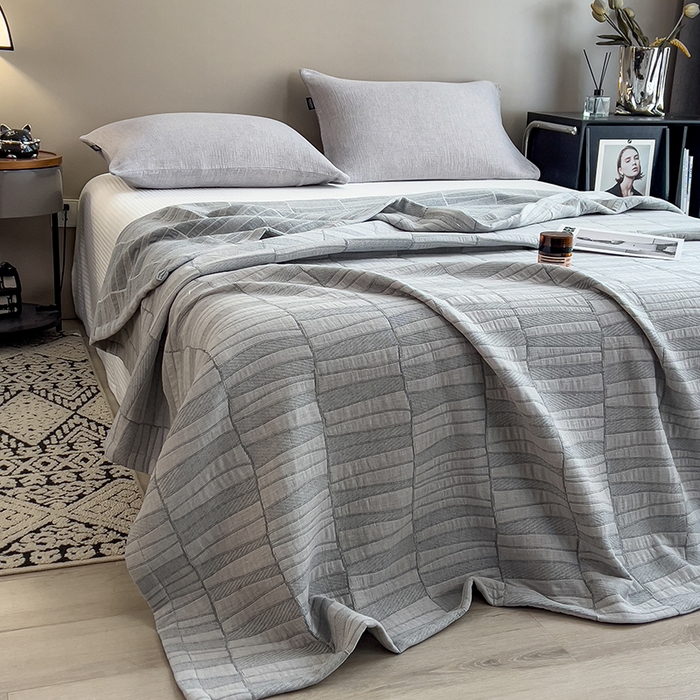 91家纺网 家纺一手货源 找家纺 世纪绒品 2025新款A类全棉纯棉三层纱多功能毛巾被盖毯床单夏被夏凉被空调被 知意-灰