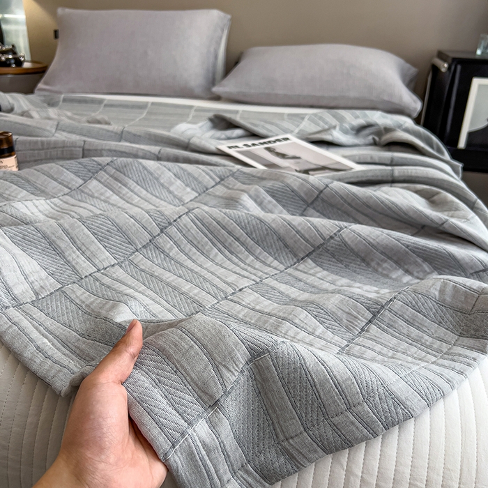 91家纺网 家纺一手货源 找家纺 世纪绒品 2025新款A类全棉纯棉三层纱多功能毛巾被盖毯床单夏被夏凉被空调被 知意-灰