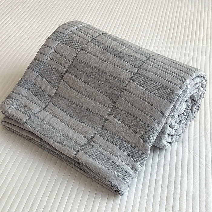 91家纺网 家纺一手货源 找家纺 世纪绒品 2025新款A类全棉纯棉三层纱多功能毛巾被盖毯床单夏被夏凉被空调被 知意-灰