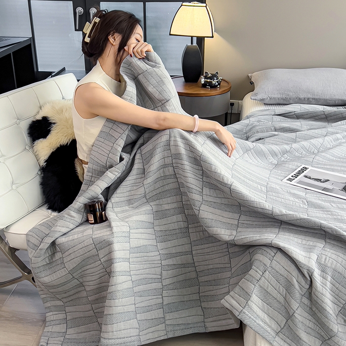 91家纺网 家纺一手货源 找家纺 世纪绒品 2025新款A类全棉纯棉三层纱多功能毛巾被盖毯床单夏被夏凉被空调被 知意-灰