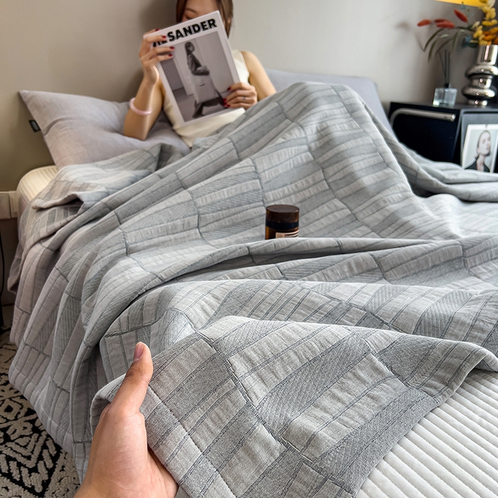 91家纺网 家纺一手货源 找家纺 世纪绒品 2025新款A类全棉纯棉三层纱多功能毛巾被盖毯床单夏被夏凉被空调被 知意-灰