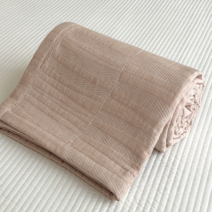 91家纺网 家纺一手货源 找家纺 世纪绒品 2025新款A类全棉纯棉三层纱多功能毛巾被盖毯床单夏被夏凉被空调被 知意-咖