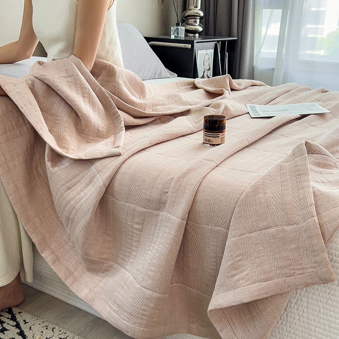 91家纺网 家纺一手货源 找家纺 世纪绒品 2025新款A类全棉纯棉三层纱多功能毛巾被盖毯床单夏被夏凉被空调被 知意-咖