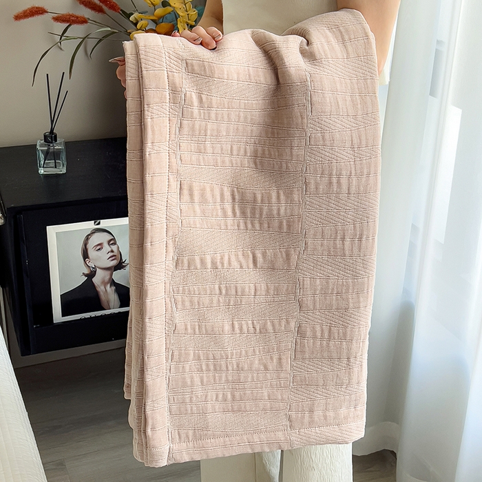 91家纺网 家纺一手货源 找家纺 世纪绒品 2025新款A类全棉纯棉三层纱多功能毛巾被盖毯床单夏被夏凉被空调被 知意-咖