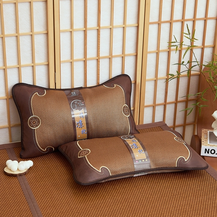 91家纺网 家纺一手货源 找家纺 （总）优波兔 2025新款夏凉枕冰藤中式一体式绣花圆枕（37x57）荞麦壳枕