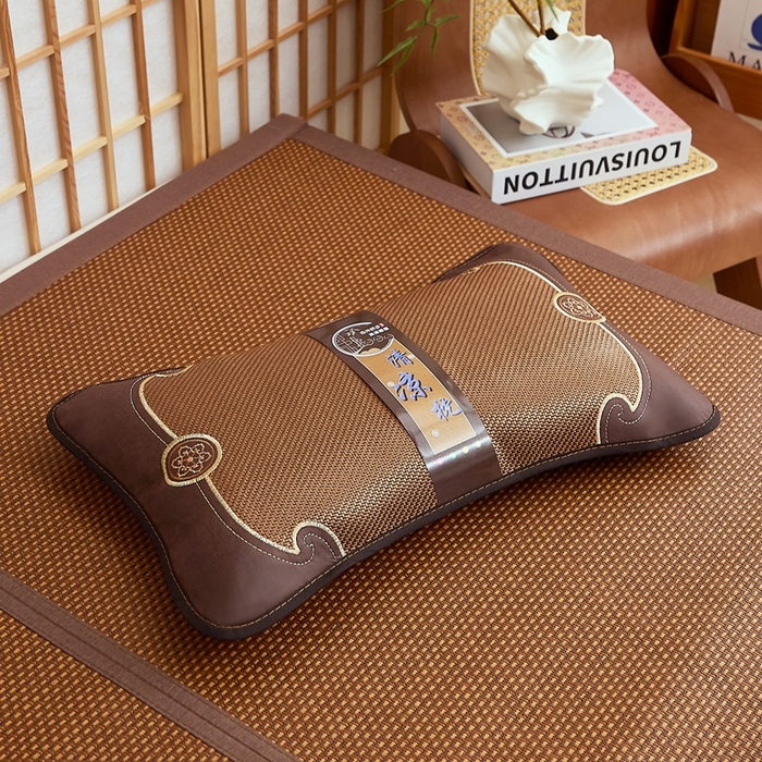 91家纺网 家纺一手货源 找家纺 （总）优波兔 2025新款夏凉枕冰藤中式一体式绣花圆枕（37x57）荞麦壳枕