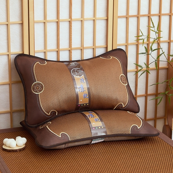 91家纺网 家纺一手货源 找家纺 （总）优波兔 2025新款夏凉枕冰藤中式一体式绣花圆枕（37x57）荞麦壳枕