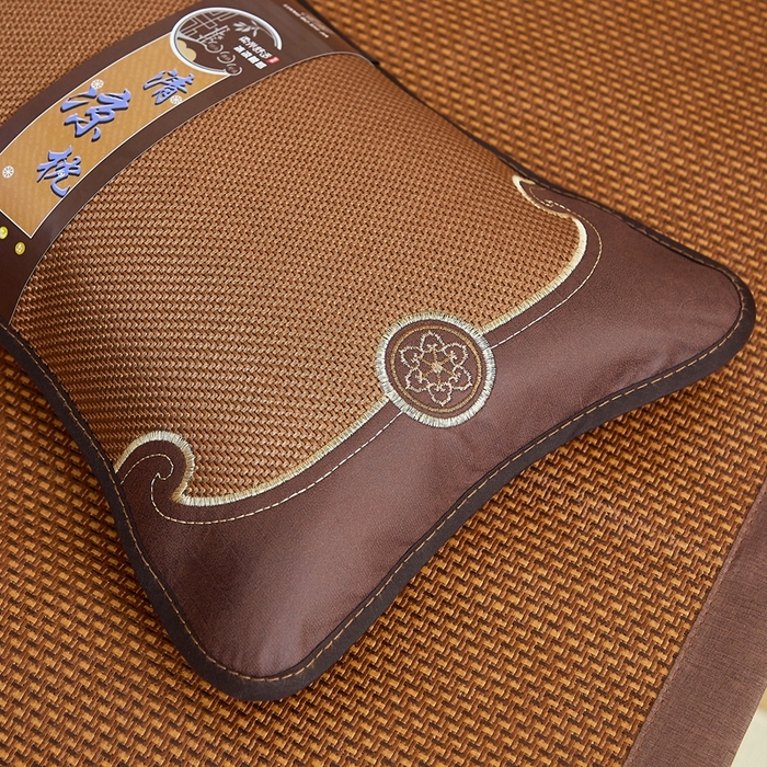 91家纺网 家纺一手货源 找家纺 （总）优波兔 2025新款夏凉枕冰藤中式一体式绣花圆枕（37x57）荞麦壳枕