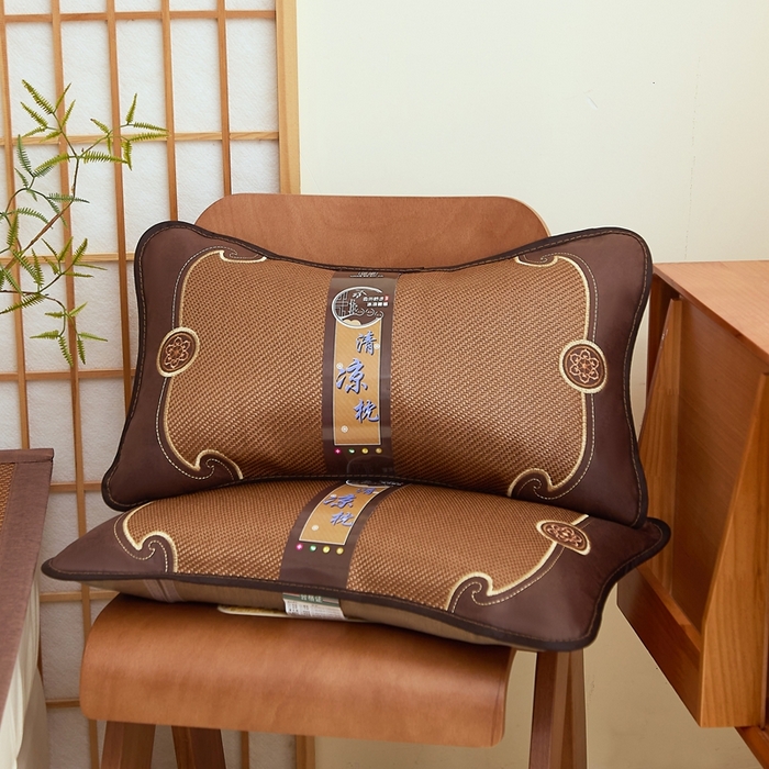 91家纺网 家纺一手货源 找家纺 （总）优波兔 2025新款夏凉枕冰藤中式一体式绣花圆枕（37x57）荞麦壳枕