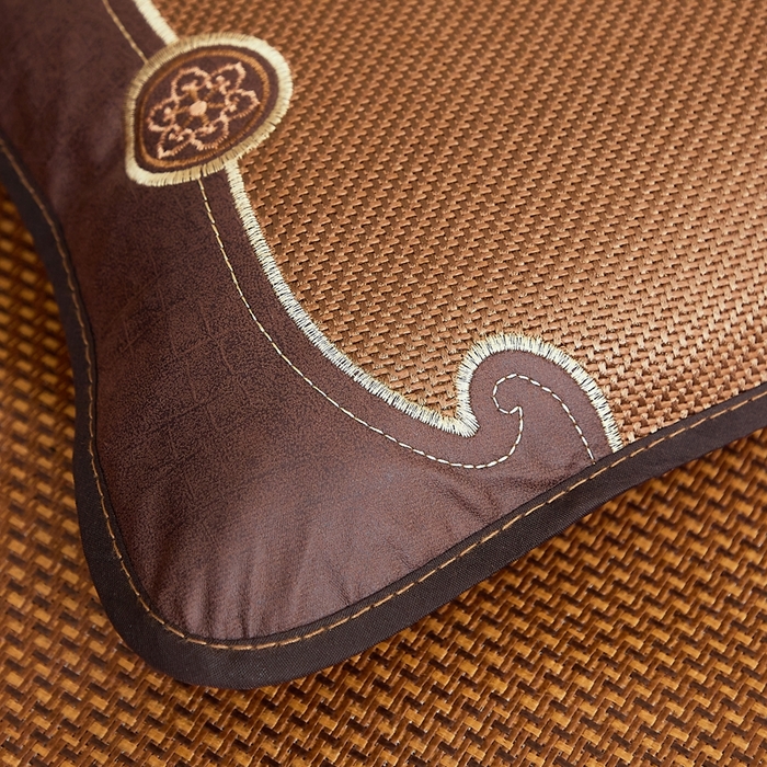 91家纺网 家纺一手货源 找家纺 （总）优波兔 2025新款夏凉枕冰藤中式一体式绣花圆枕（37x57）荞麦壳枕