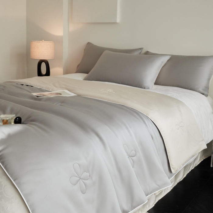 91家纺网 家纺一手货源 找家纺 ONE TWO ONE 121 2025新款天丝夏被夏凉被空调被-清凉与夏系列【填充抗菌纤维有质检】 与夏-米灰