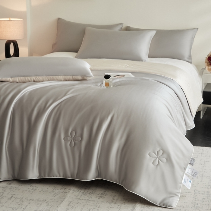 91家纺网 家纺一手货源 找家纺 ONE TWO ONE 121 2025新款天丝夏被夏凉被空调被-清凉与夏系列【填充抗菌纤维有质检】 与夏-米灰