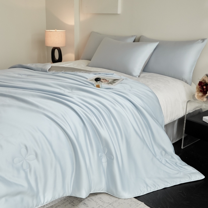 91家纺网 家纺一手货源 找家纺 ONE TWO ONE 121 2025新款天丝夏被夏凉被空调被-清凉与夏系列【填充抗菌纤维有质检】 与夏-水蓝