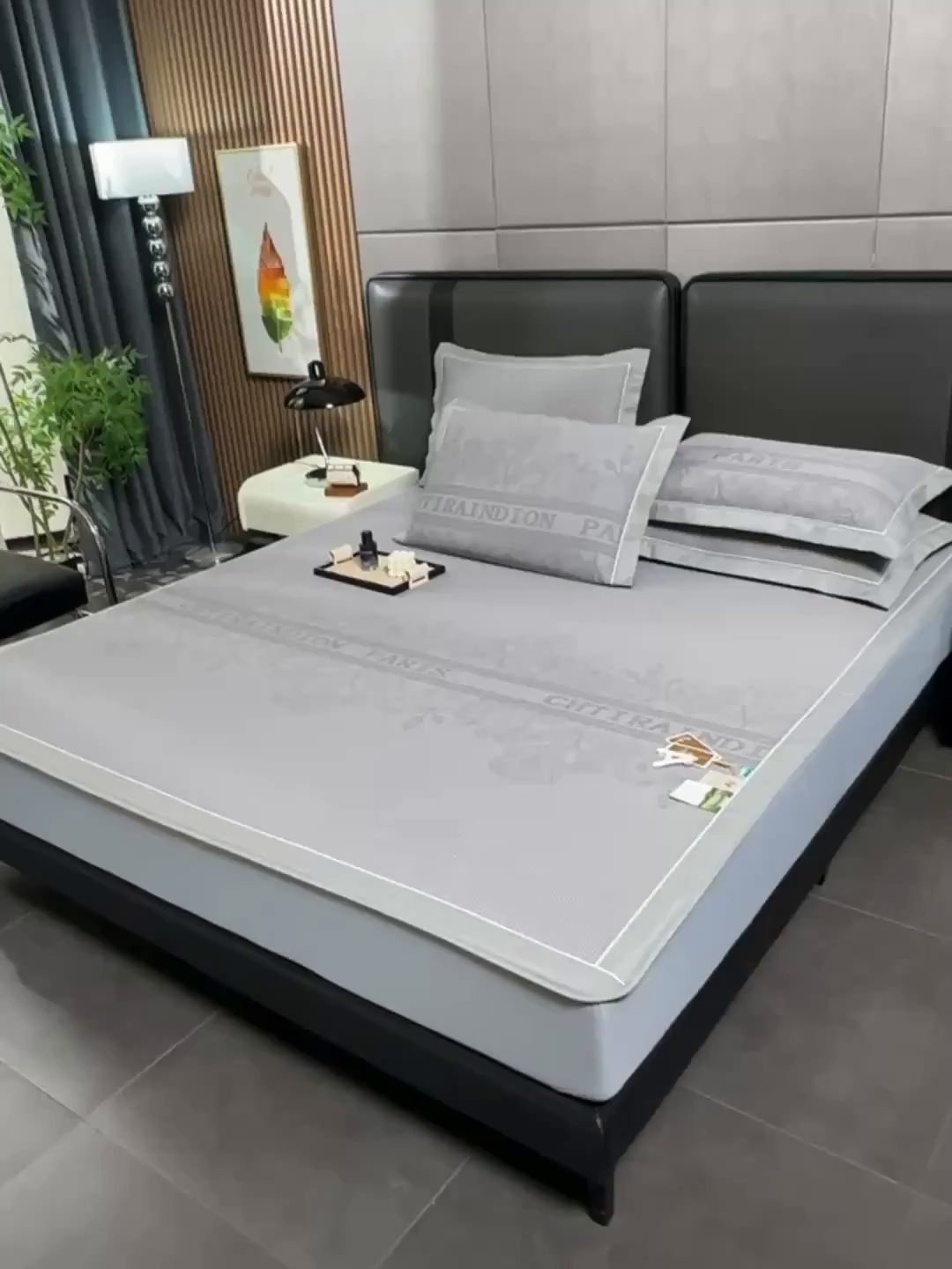 91家纺网 家纺一手货源 找家纺 小牛席业 2025新款蔷薇冷感豆豆席系列（床笠款）凉席藤席冰藤双面席冰丝席竹席凉席空调席草席三件套 灰色