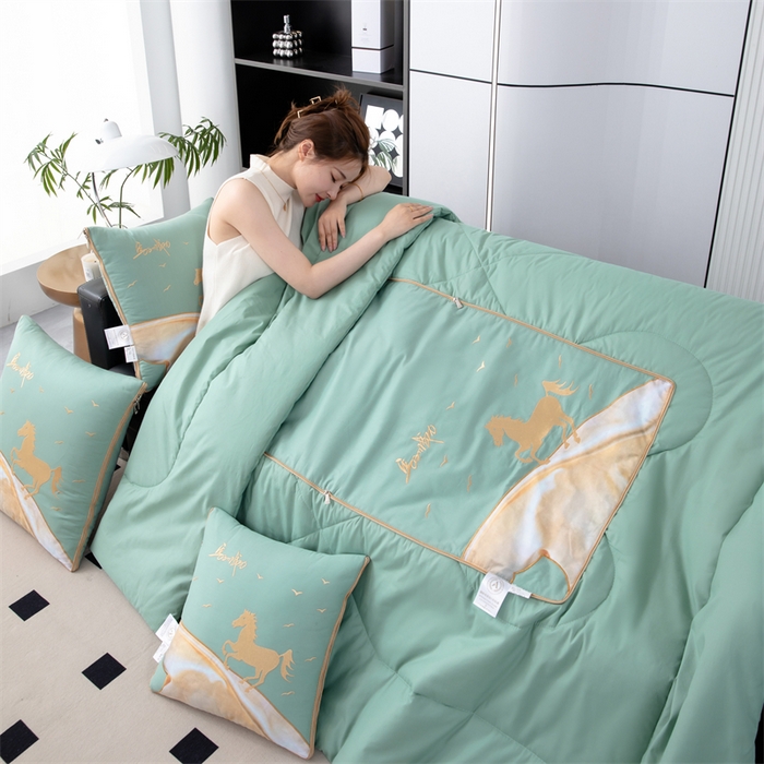 91家纺网 家纺一手货源 找家纺 照世家纺 2025新款全棉A类马上成功抱枕被 橄榄绿