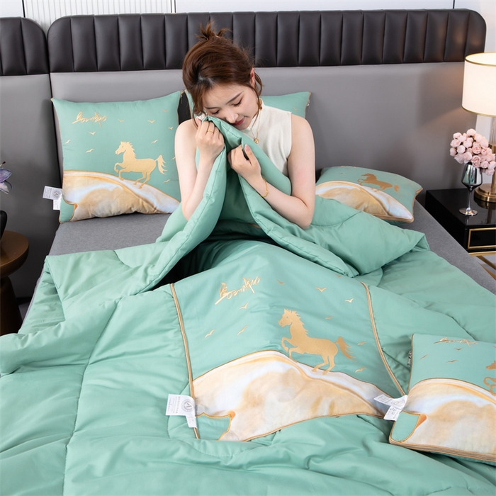 91家纺网 家纺一手货源 找家纺 照世家纺 2025新款全棉A类马上成功抱枕被 橄榄绿