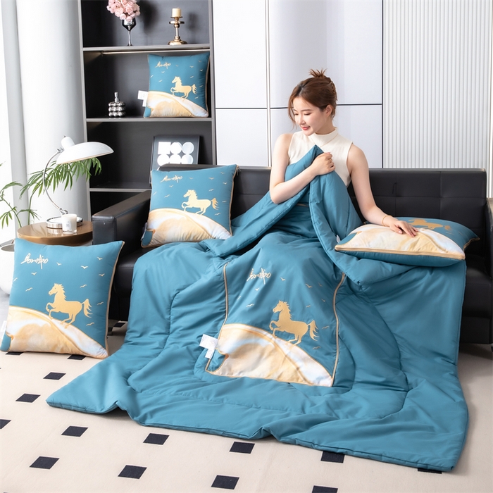 91家纺网 家纺一手货源 找家纺 照世家纺 2025新款全棉A类马上成功抱枕被 湖蓝