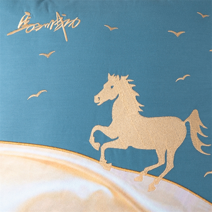 91家纺网 家纺一手货源 找家纺 照世家纺 2025新款全棉A类马上成功抱枕被 湖蓝