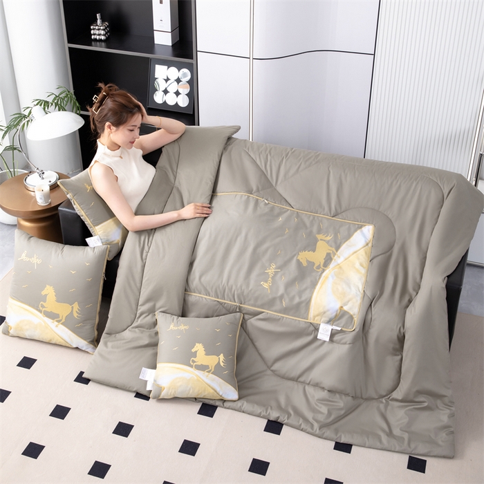 91家纺网 家纺一手货源 找家纺 照世家纺 2025新款全棉A类马上成功抱枕被 咖色