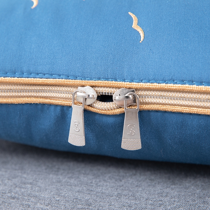 91家纺网 家纺一手货源 找家纺 照世家纺 2025新款全棉A类马上成功抱枕被 孔雀蓝