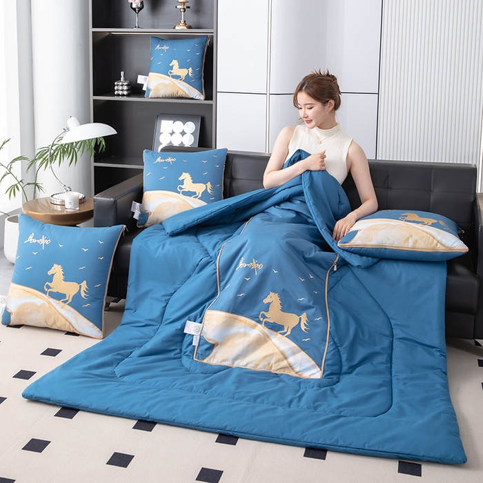 91家纺网 家纺一手货源 找家纺 照世家纺 2025新款全棉A类马上成功抱枕被 孔雀蓝