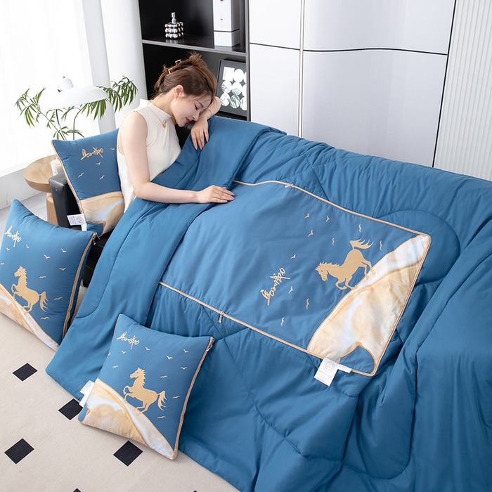 91家纺网 家纺一手货源 找家纺 照世家纺 2025新款全棉A类马上成功抱枕被 孔雀蓝