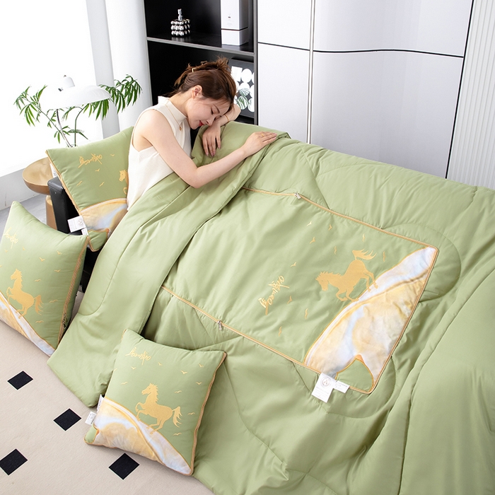 91家纺网 家纺一手货源 找家纺 照世家纺 2025新款全棉A类马上成功抱枕被 嫩绿