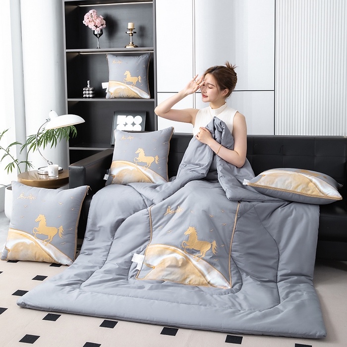 91家纺网 家纺一手货源 找家纺 照世家纺 2025新款全棉A类马上成功抱枕被 浅灰