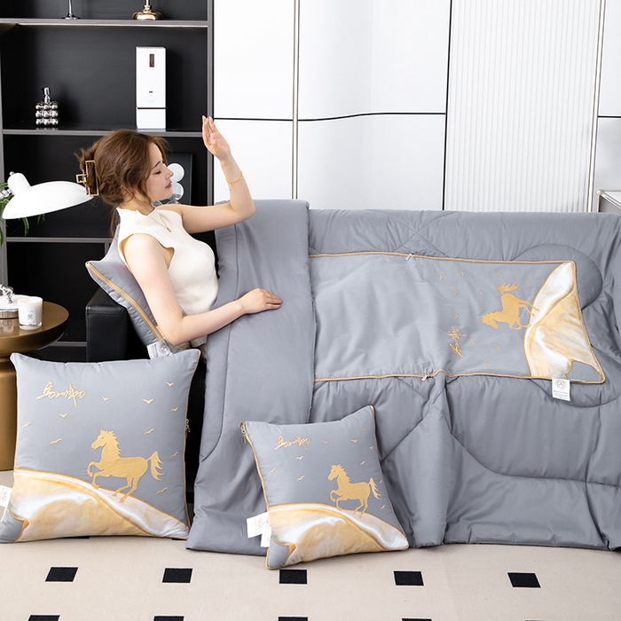 91家纺网 家纺一手货源 找家纺 照世家纺 2025新款全棉A类马上成功抱枕被 浅灰