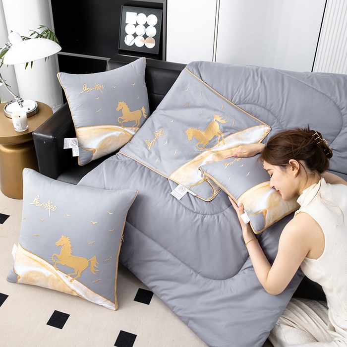 91家纺网 家纺一手货源 找家纺 照世家纺 2025新款全棉A类马上成功抱枕被 浅灰