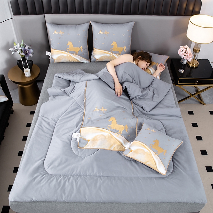 91家纺网 家纺一手货源 找家纺 照世家纺 2025新款全棉A类马上成功抱枕被 浅灰