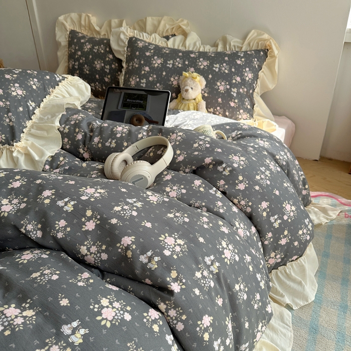 91家纺网 家纺一手货源 找家纺 盼季家纺 2025新款日韩系小碎花荷叶花边床上用品四件套 荷叶花边嫣然兔-灰