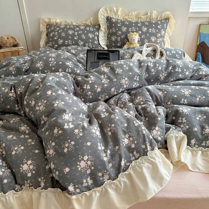 91家纺网 家纺一手货源 找家纺 盼季家纺 2025新款日韩系小碎花荷叶花边床上用品四件套 荷叶花边嫣然兔-灰