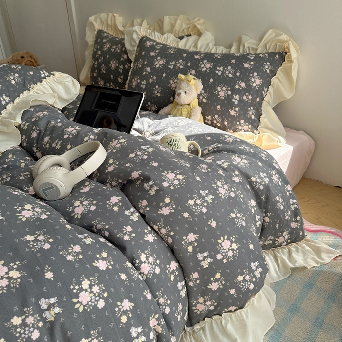 91家纺网 家纺一手货源 找家纺 盼季家纺 2025新款日韩系小碎花荷叶花边床上用品四件套 荷叶花边嫣然兔-灰