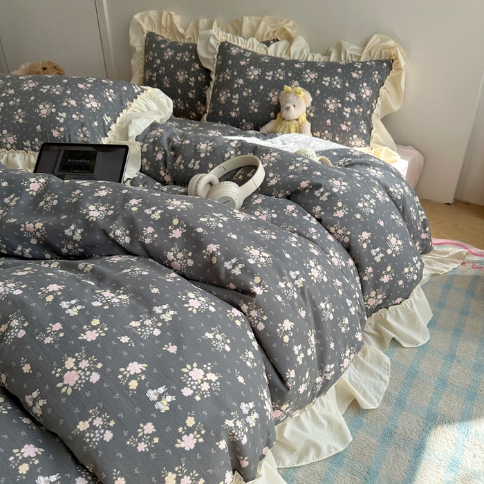 91家纺网 家纺一手货源 找家纺 盼季家纺 2025新款日韩系小碎花荷叶花边床上用品四件套 荷叶花边嫣然兔-灰