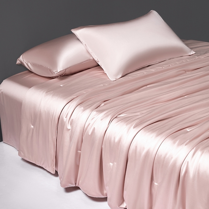 91家纺网 家纺一手货源 找家纺 桂雅居 2025新款小蚕芯呵护凉感夏被夏凉被空调被 百香粉