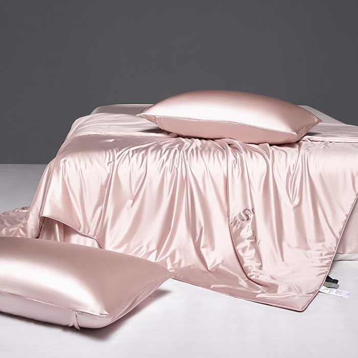 91家纺网 家纺一手货源 找家纺 桂雅居 2025新款小蚕芯呵护凉感夏被夏凉被空调被 百香粉