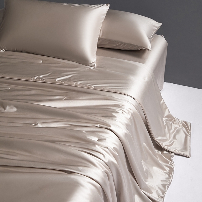 91家纺网 家纺一手货源 找家纺 桂雅居 2025新款小蚕芯呵护凉感夏被夏凉被空调被 时尚金