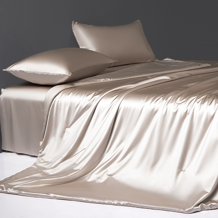 91家纺网 家纺一手货源 找家纺 桂雅居 2025新款小蚕芯呵护凉感夏被夏凉被空调被 时尚金