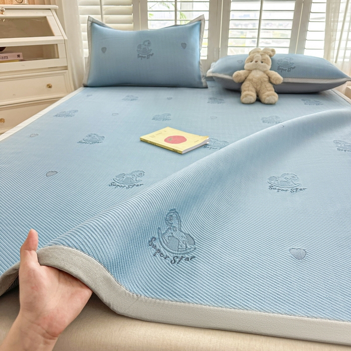 春妮家纺 2025新款A类PE提花软席凉感冰豆豆凉席席子凉席 旋转木马-蓝