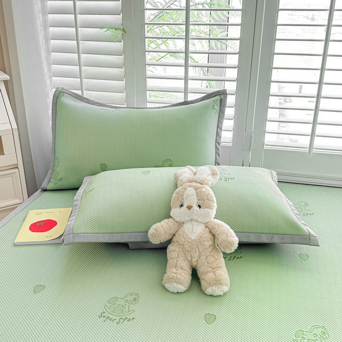 91家纺网 家纺一手货源 找家纺 春妮家纺 2025新款A类PE提花软席凉感冰豆豆凉席席子凉席 旋转木马-绿