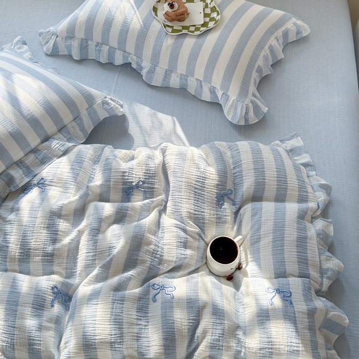 91家纺网 家纺一手货源 找家纺 2025新品全棉色织皱皱纱刺绣款四件套 爱丽丝的梦 兰