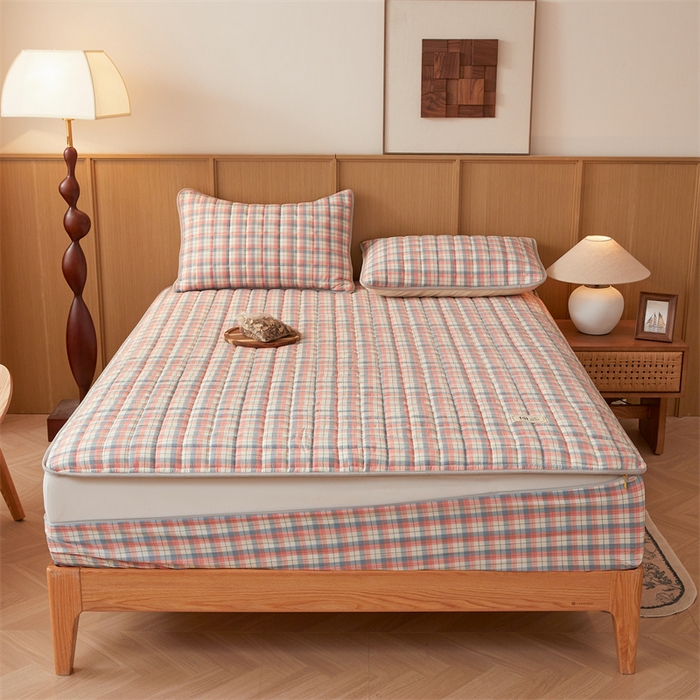 91家纺网 家纺一手货源 找家纺 伊人坊2025新款全棉色织水洗棉六面全包床笠床垫保护套无印风 单层床围-贝拉粉