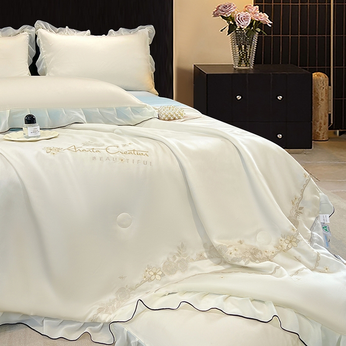 91家纺网 家纺一手货源 找家纺 梦舒羽 2025新款刺绣水洗真丝花边夏被四件套宿舍夏凉被床单枕套三件套-花韵花边款 花韵-蓝（花边款）